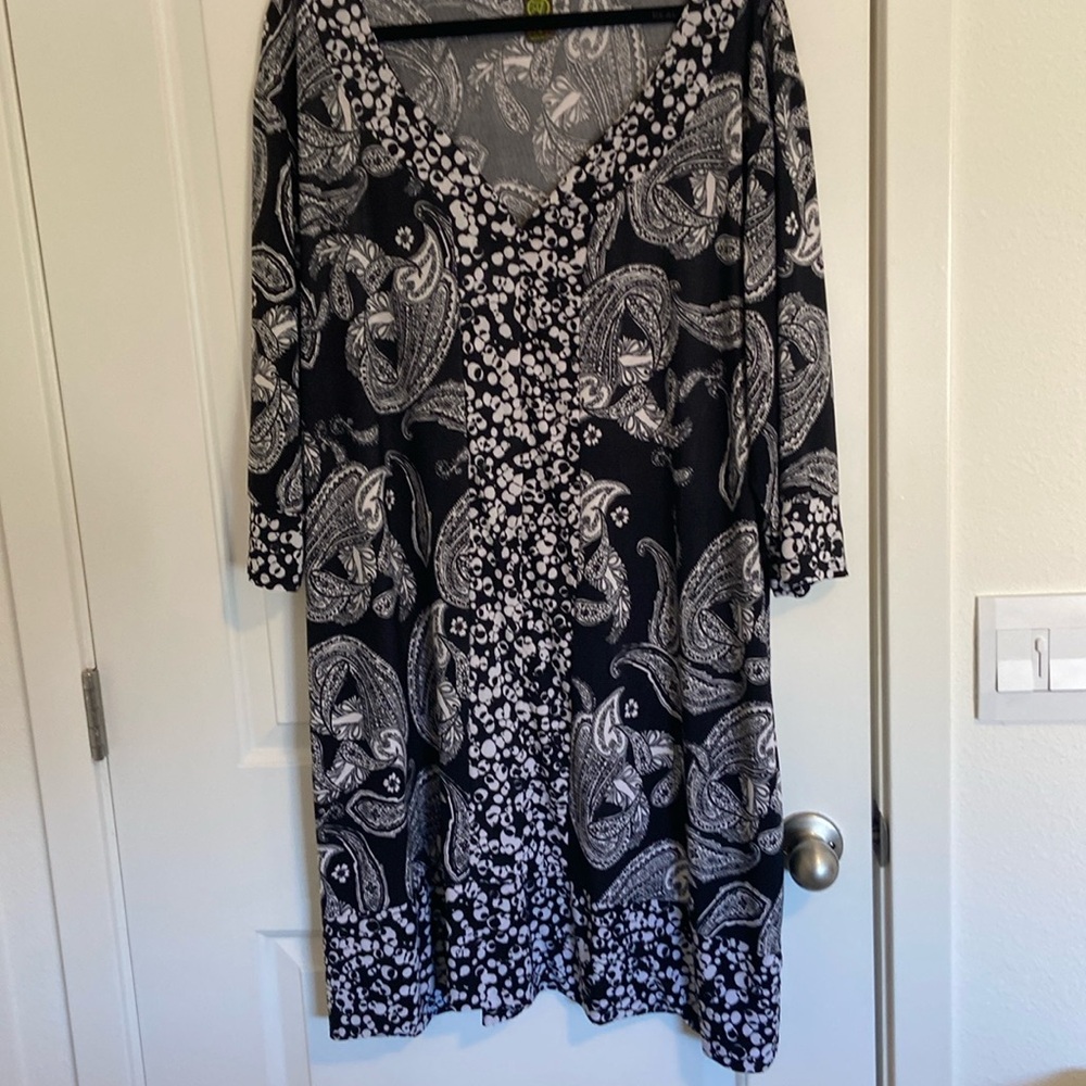 Black and white 3X long sleeve v-neck dress by 27/7